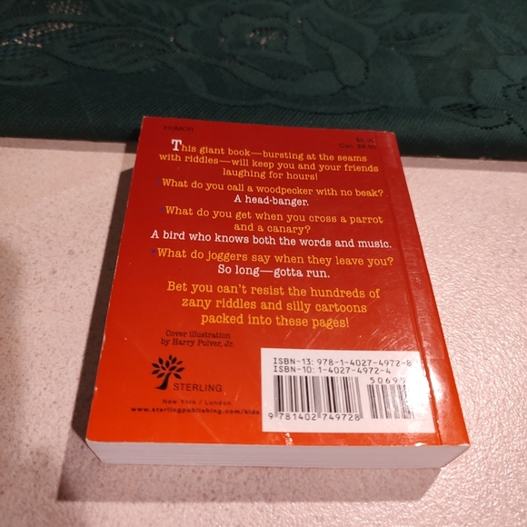 Tickle your funny bone with this amazing riddle book,filled with 352 pages 4"x5" - Picture 7 of 13